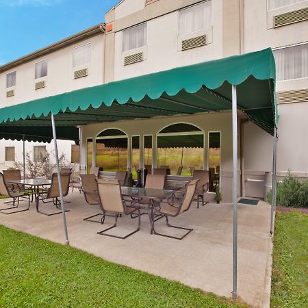Holiday Inn Express Irwin Pa Tpk Exit 67 By Ihg Екстериор снимка