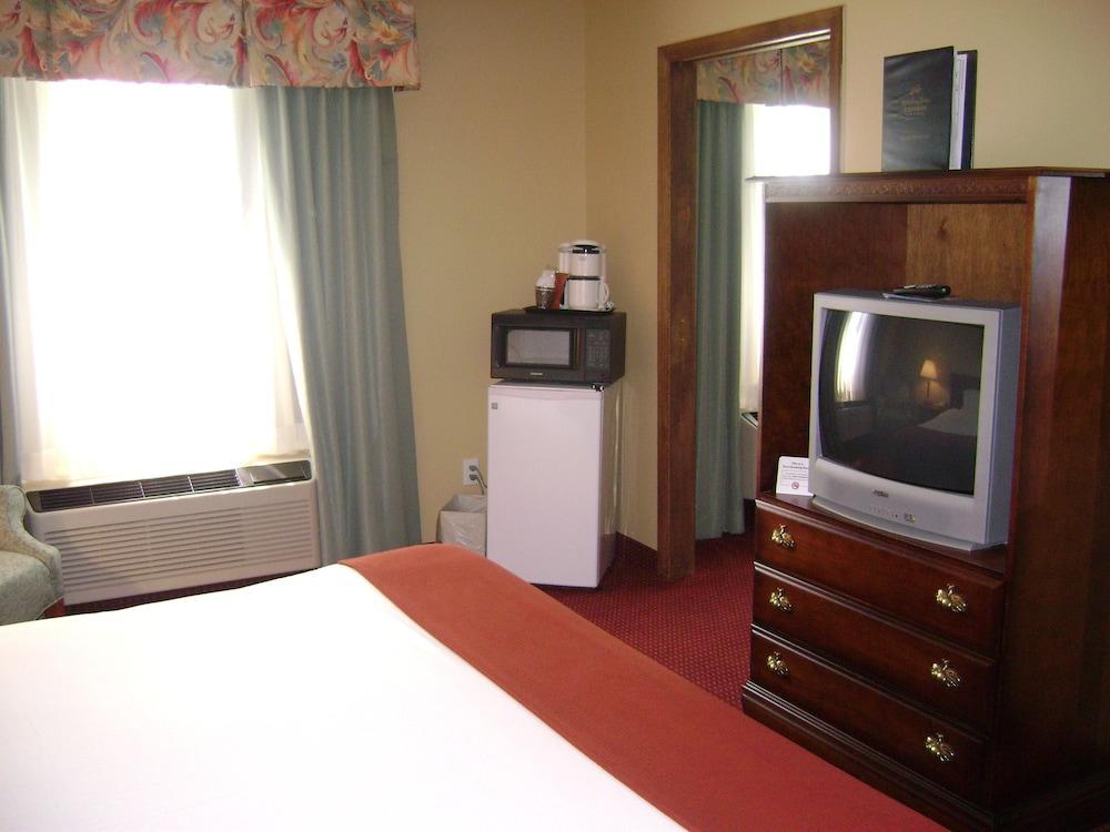 Holiday Inn Express Irwin Pa Tpk Exit 67 By Ihg Екстериор снимка