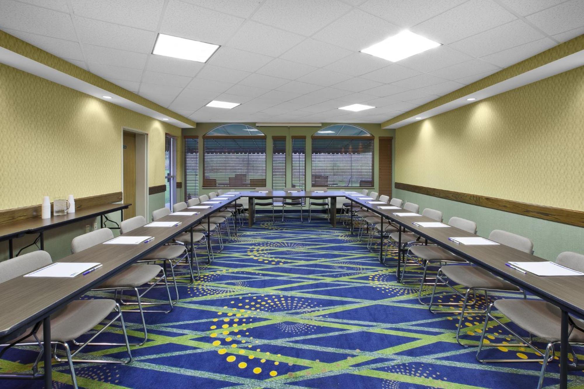Holiday Inn Express Irwin Pa Tpk Exit 67 By Ihg Екстериор снимка