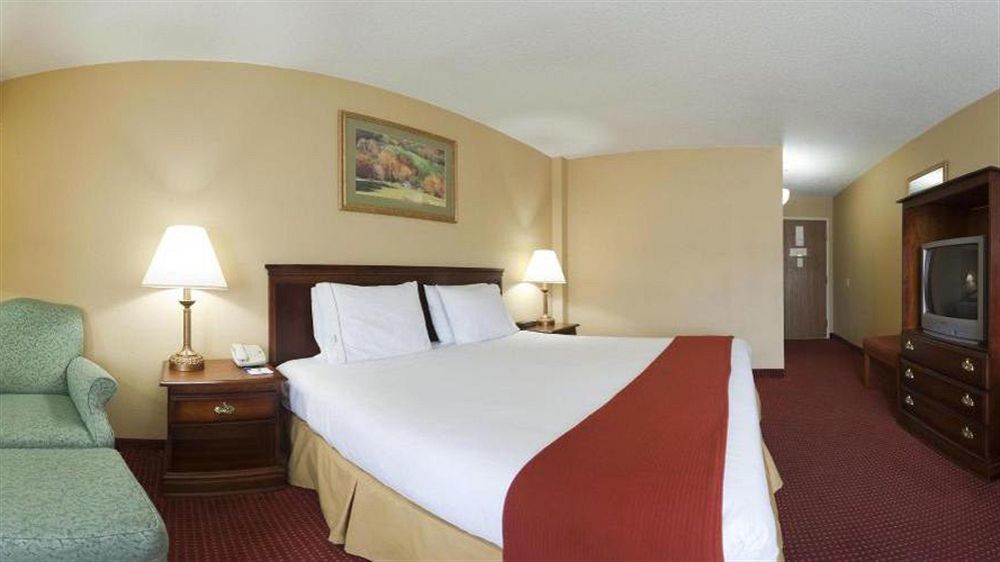Holiday Inn Express Irwin Pa Tpk Exit 67 By Ihg Екстериор снимка