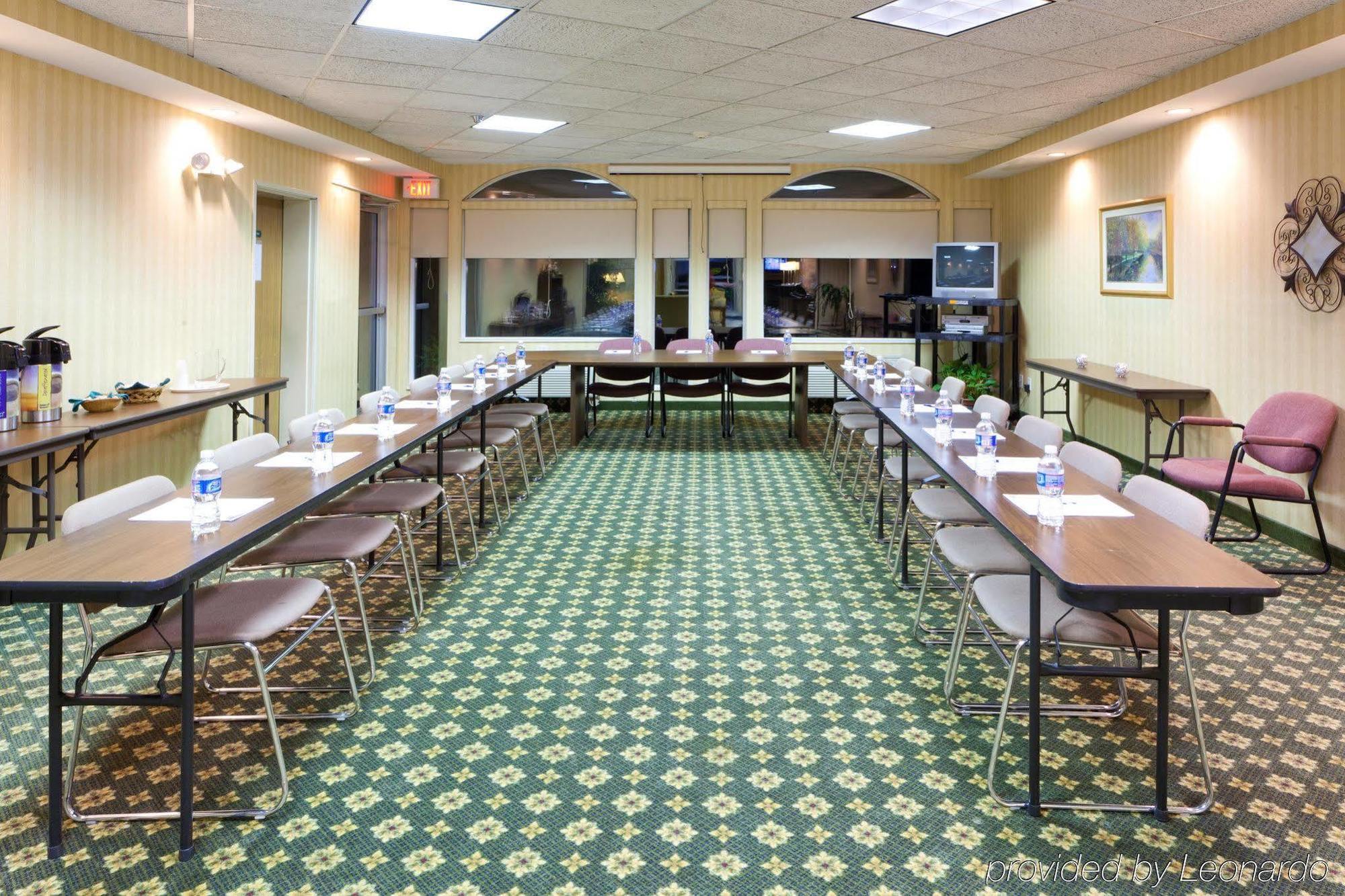 Holiday Inn Express Irwin Pa Tpk Exit 67 By Ihg Екстериор снимка