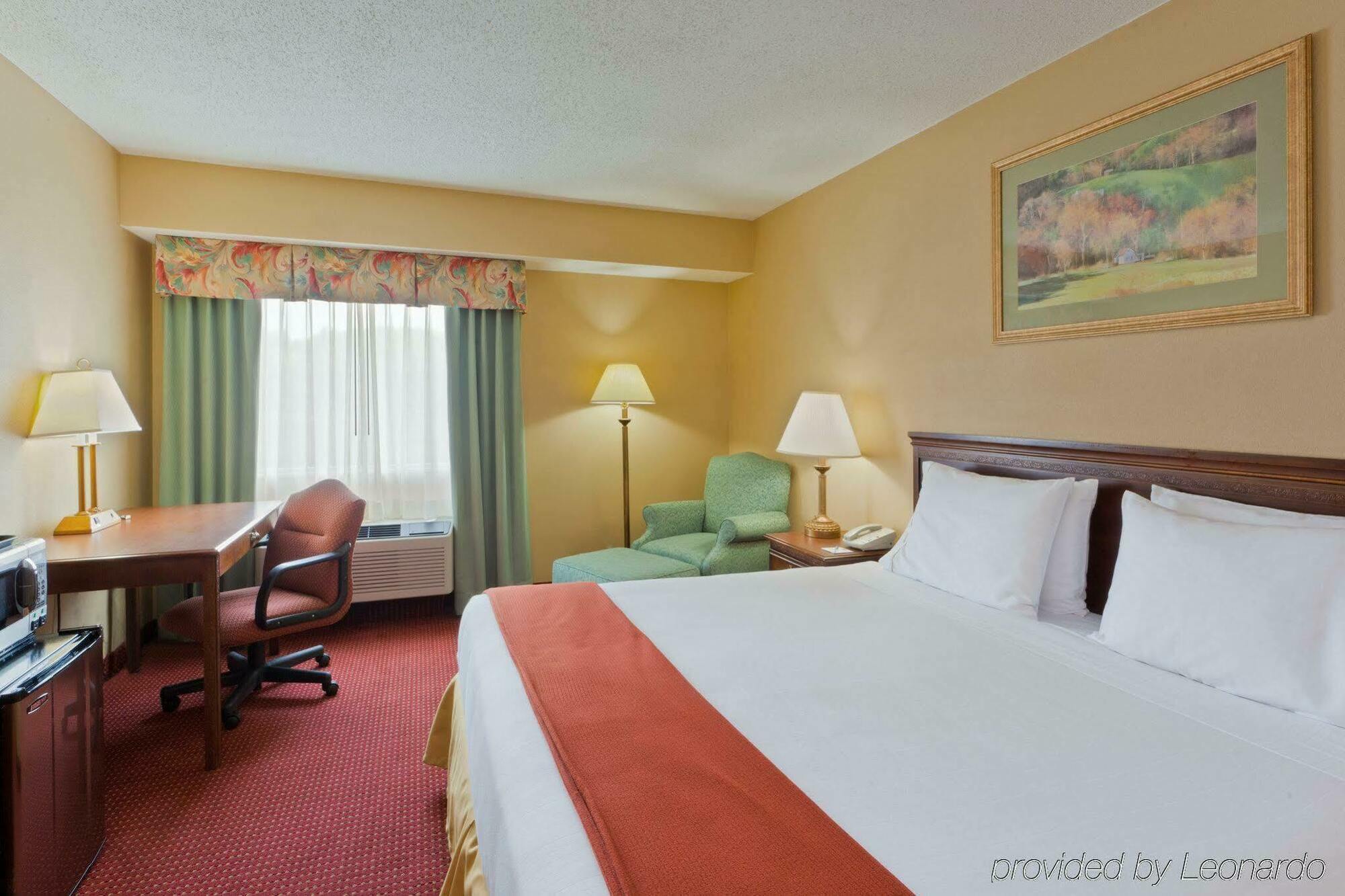 Holiday Inn Express Irwin Pa Tpk Exit 67 By Ihg Екстериор снимка