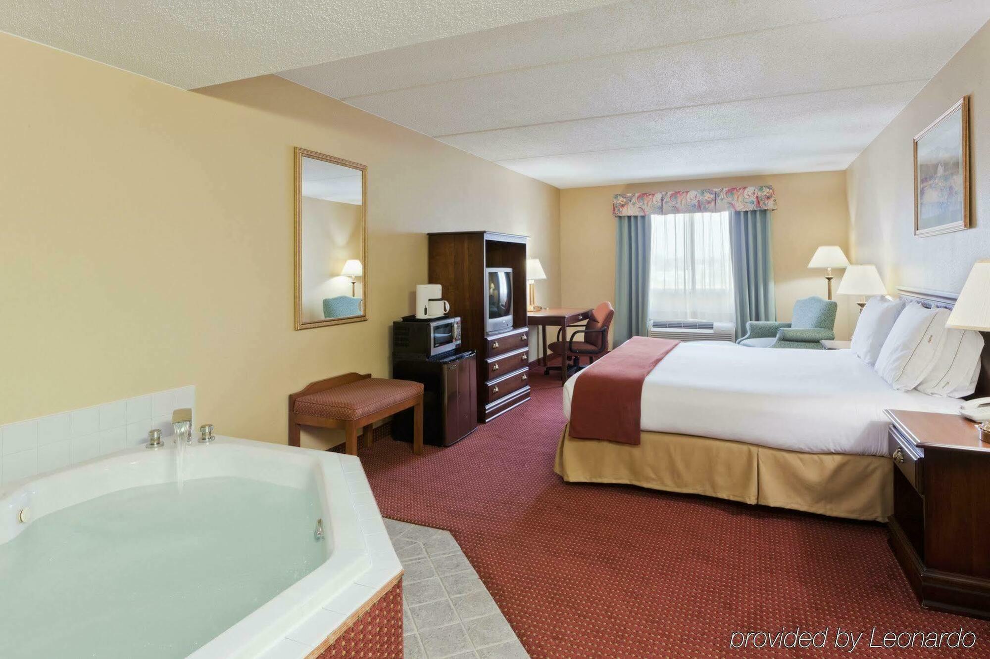Holiday Inn Express Irwin Pa Tpk Exit 67 By Ihg Екстериор снимка